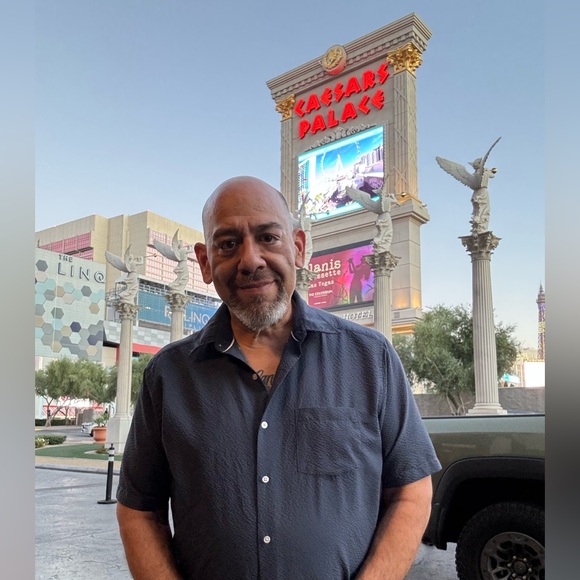 Meet your Posher, Carlos - Picture 2 of 3